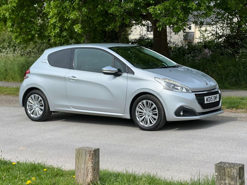 Peugeot 208 Allure Silver