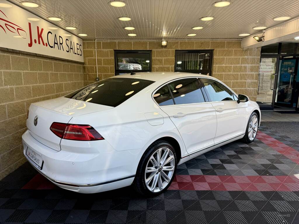 Volkswagen Passat 1.6 Tdi Gt White #2