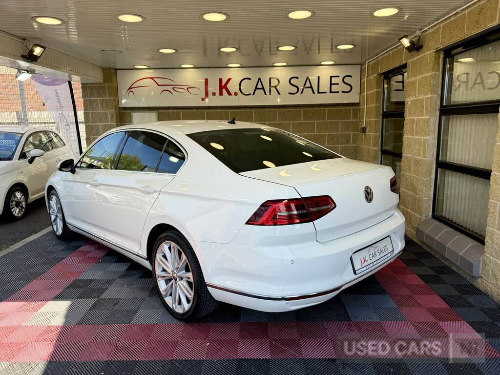 Volkswagen Passat 1.6 Tdi Gt White #5