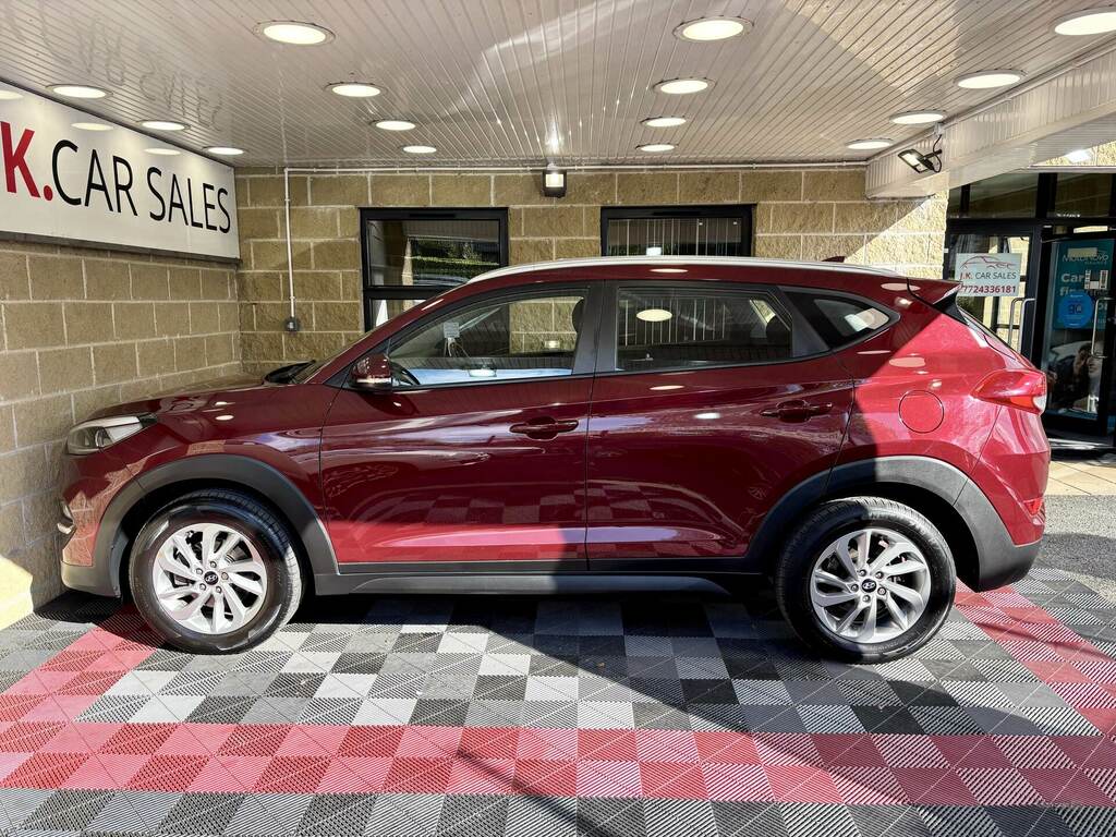 Hyundai Tucson 1.7 Crdi Blue Drive Se Nav 2Wd Dct EGZ3890 Red #4