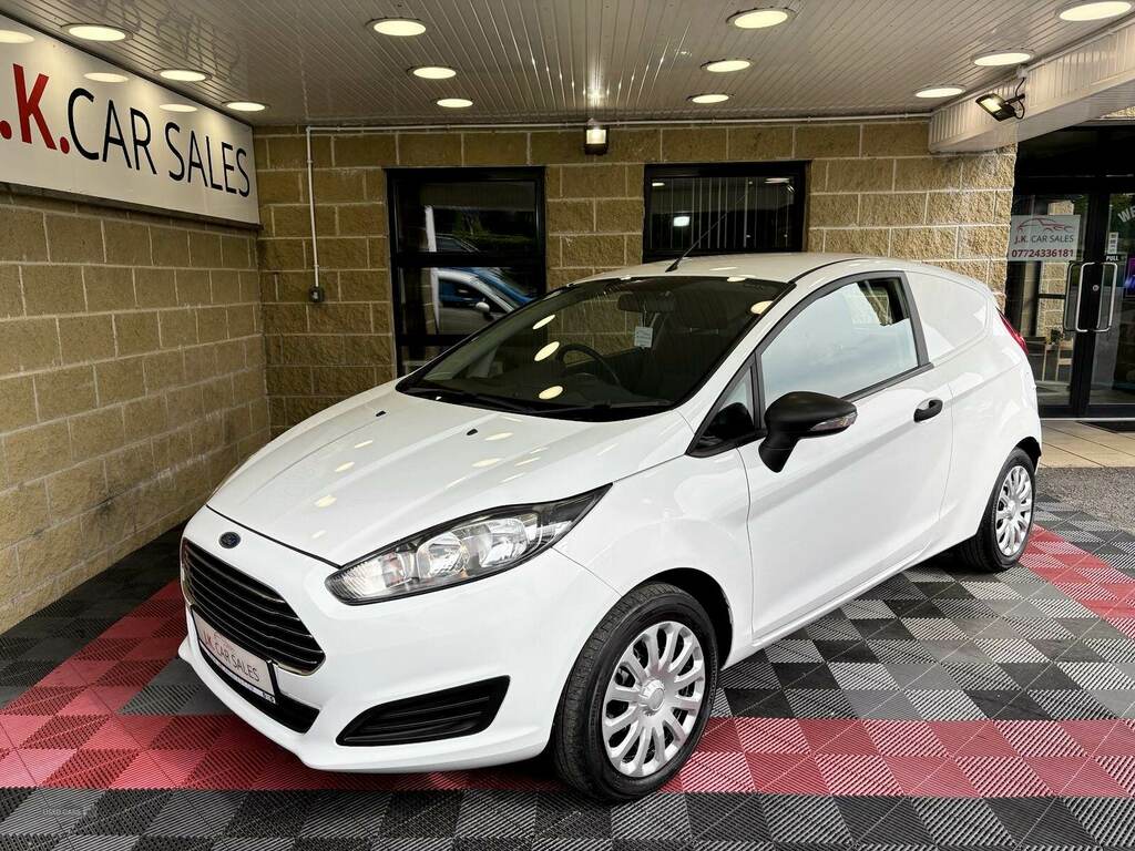 Ford Fiesta 1.5 Tdci Van White #4