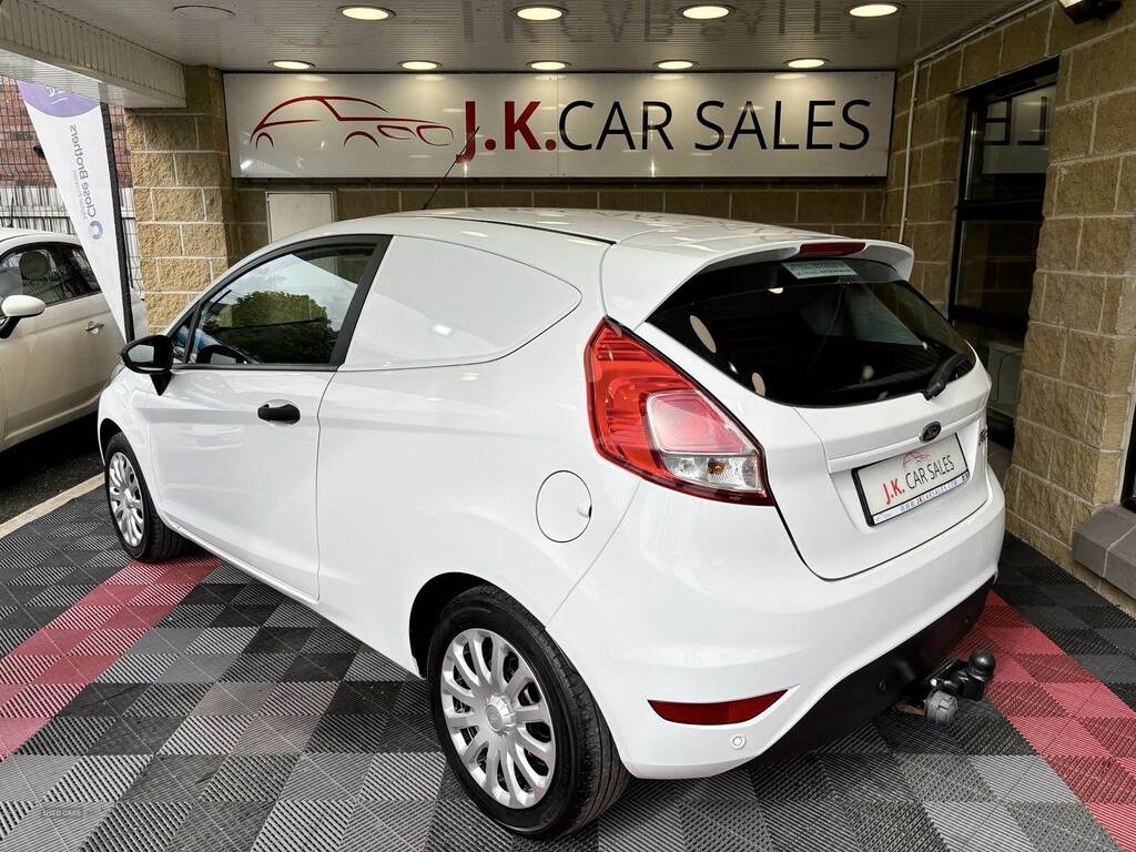Ford Fiesta 1.5 Tdci Van White #5