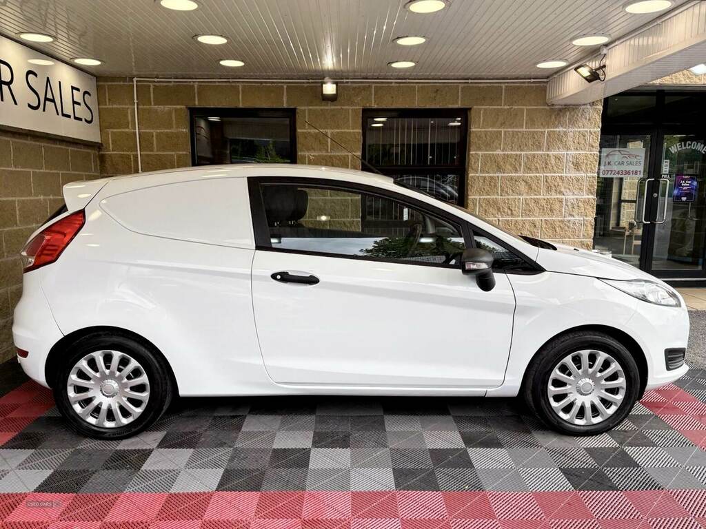 Ford Fiesta 1.5 Tdci Van White #3