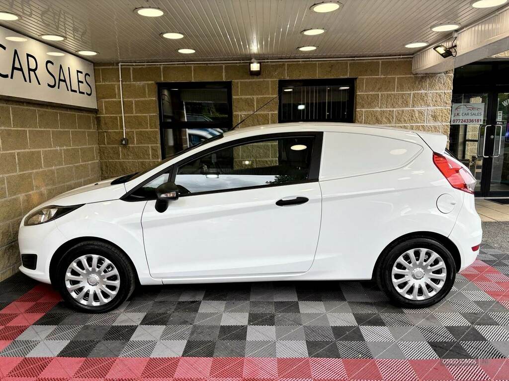 Ford Fiesta 1.5 Tdci Van White #6