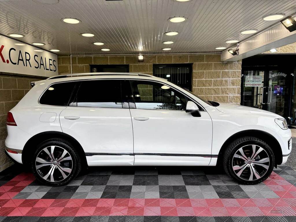 Volkswagen Touareg 3.0 V6 Tdi Bluemotion Tech 262 R-line Tip ND66AEE White #3