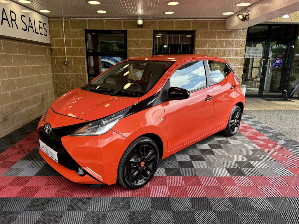 Toyota Aygo 1.0 Vvt-i X-cite X-shift SC64UFW Orange #2