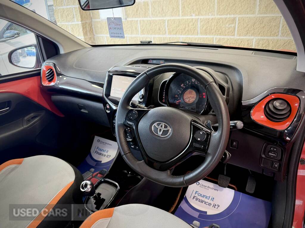 Toyota Aygo 1.0 Vvt-i X-cite X-shift SC64UFW Orange #4