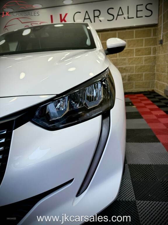 Peugeot 208 1.5 Bluehdi 100 Allure Premium BYZ2460 White #4