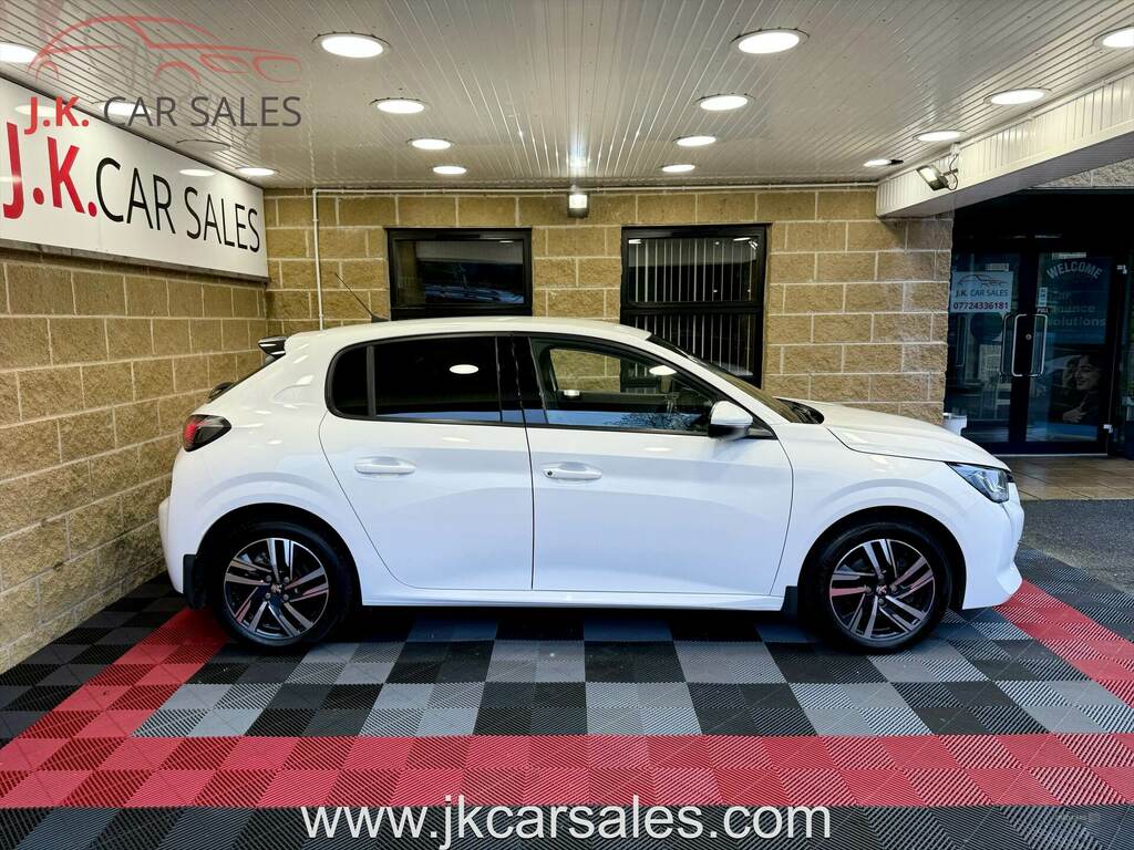 Peugeot 208 1.5 Bluehdi 100 Allure Premium BYZ2460 White #2