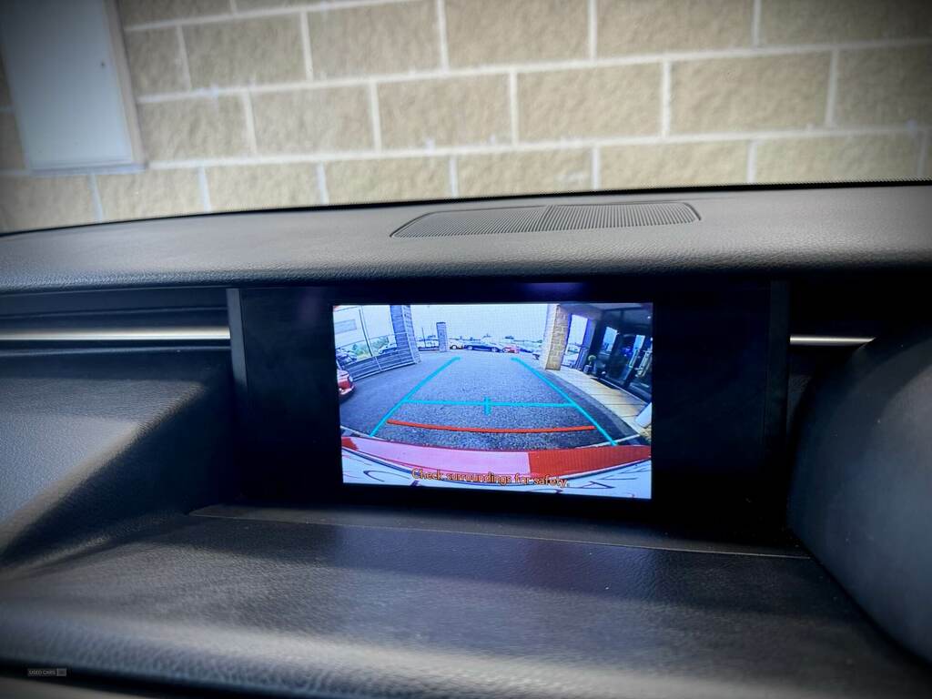 Lexus IS 300H Advance Cvt Red #4