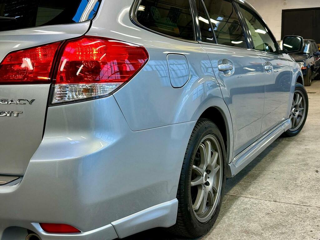 Subaru Legacy Estate White #25