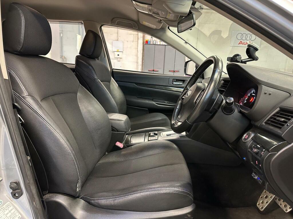 Subaru Legacy Estate White #10