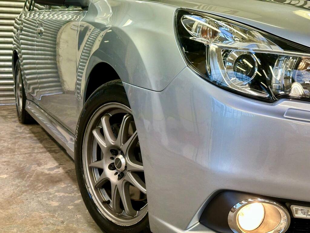 Subaru Legacy Estate White #27