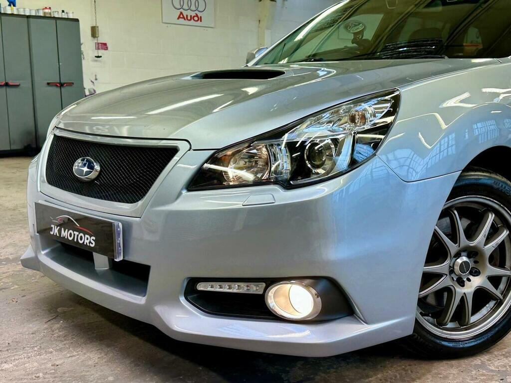 Subaru Legacy Estate White #18