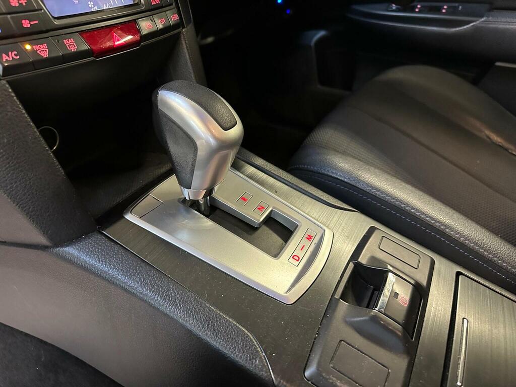 Subaru Legacy Estate White #49