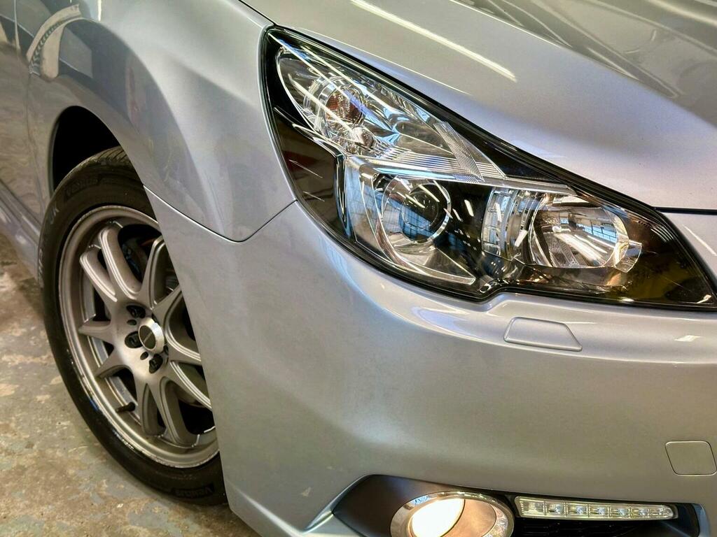 Subaru Legacy Estate White #31