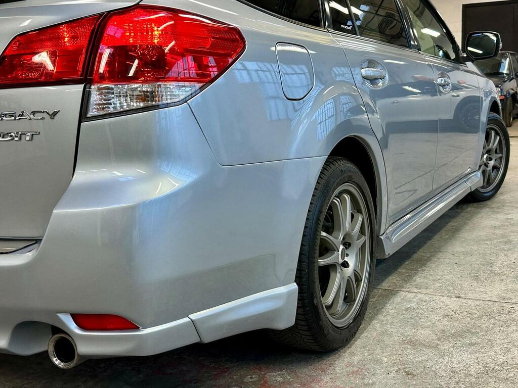 Subaru Legacy Estate White #37