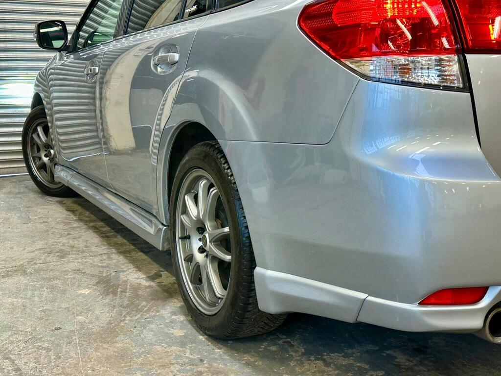 Subaru Legacy Estate White #36