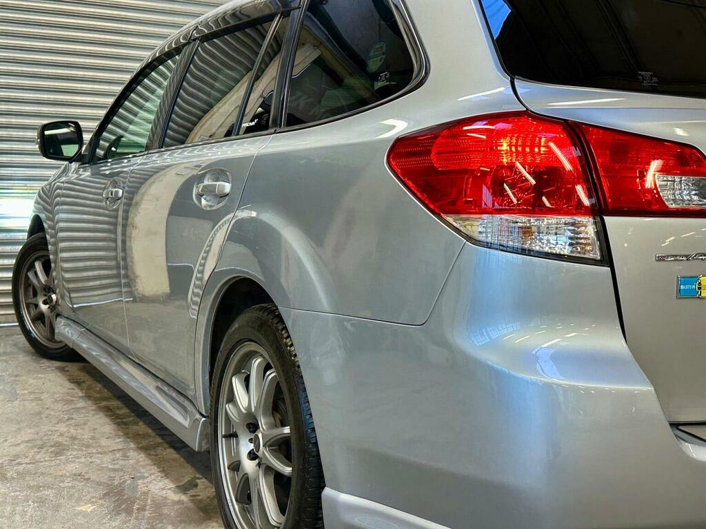Subaru Legacy Estate White #26