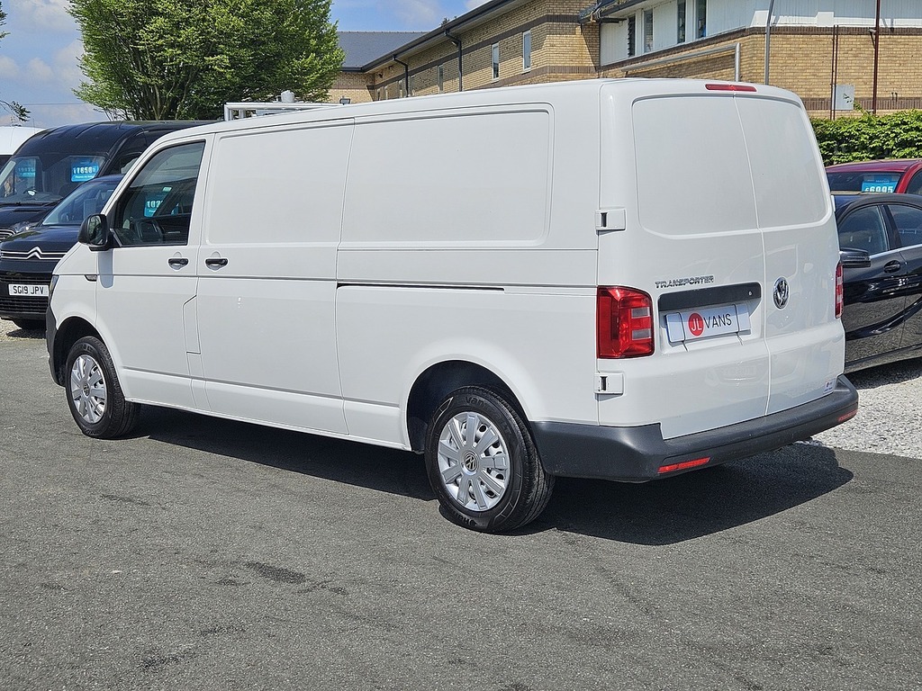 Volkswagen Transporter Tdi T32 Bluemotion Tech Startline L2h1 Euro 6 Ac 2 DW18FCJ White #5