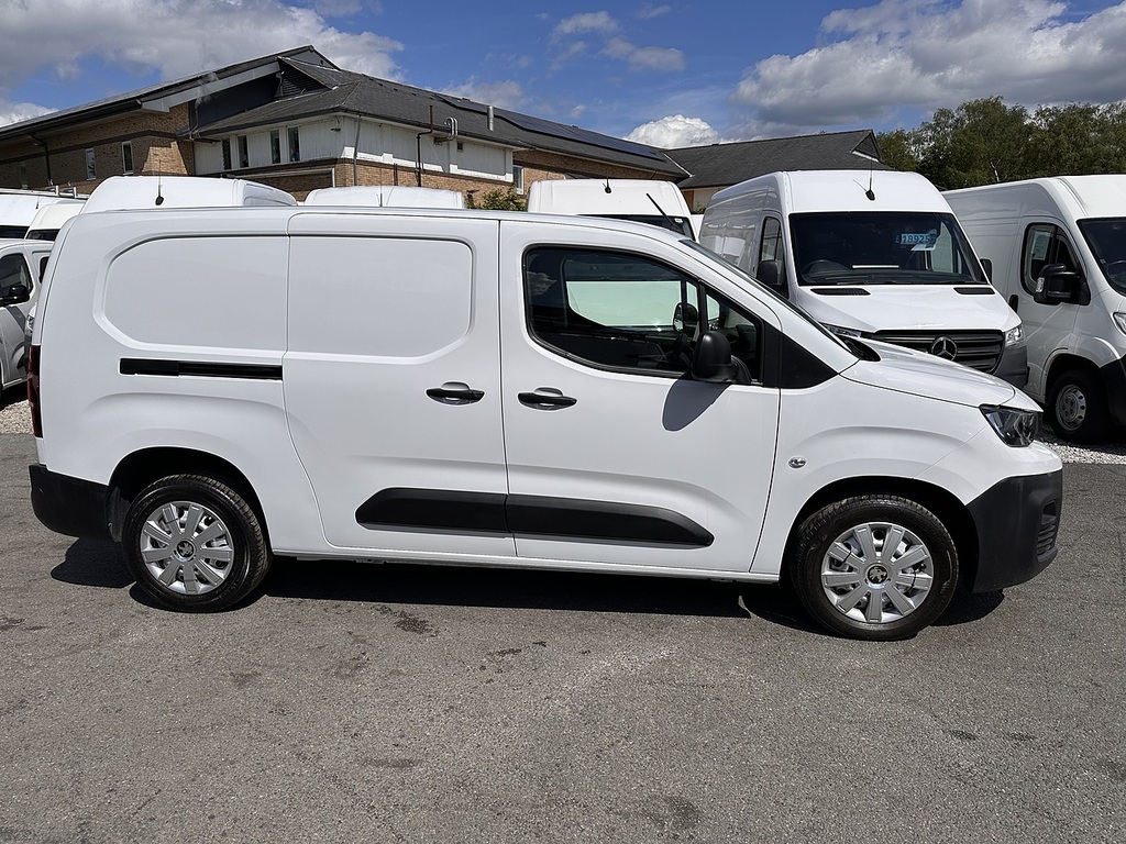 Peugeot Partner Bluehdi 950 Professional Premium L2 Euro 6 2023 KE72HJJ White #5