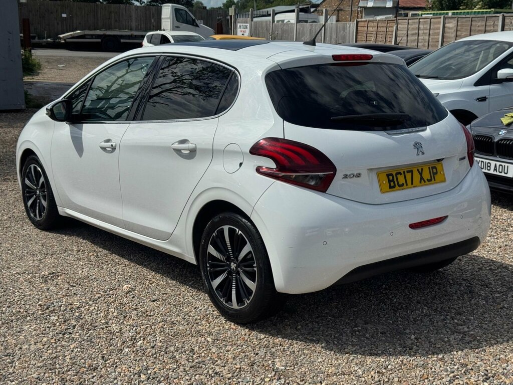 Peugeot 208 1.2 Puretech Allure Premium Euro 6 BC17XJP White #4