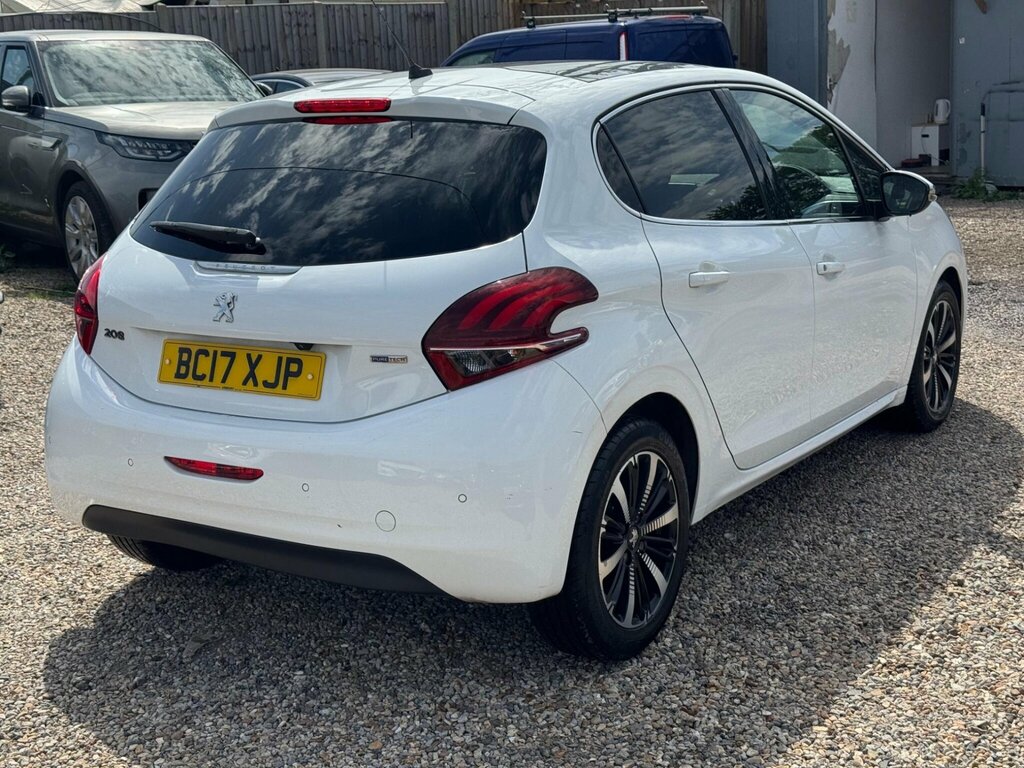 Peugeot 208 1.2 Puretech Allure Premium Euro 6 BC17XJP White #6