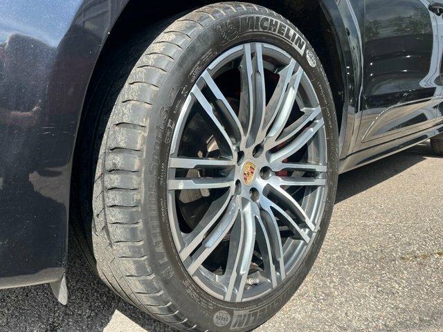Porsche Macan 2015 3.6T V6 Turbo Suv Pdk 4Wd Euro 6 BV15YXJ Black #3