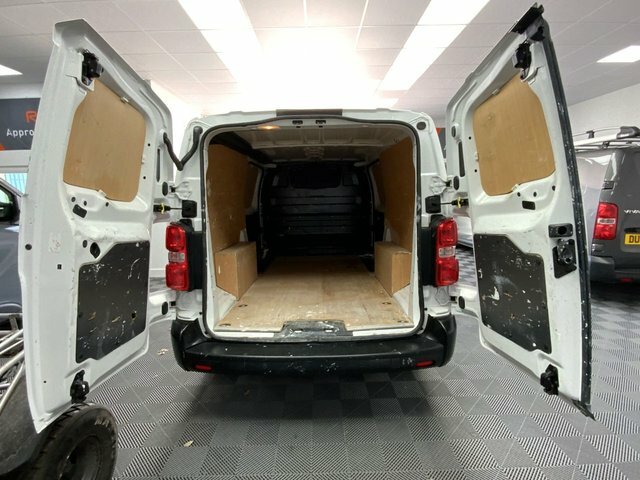 Vauxhall Vivaro 2.0 Turbo D 3100 FG22WDF White #3