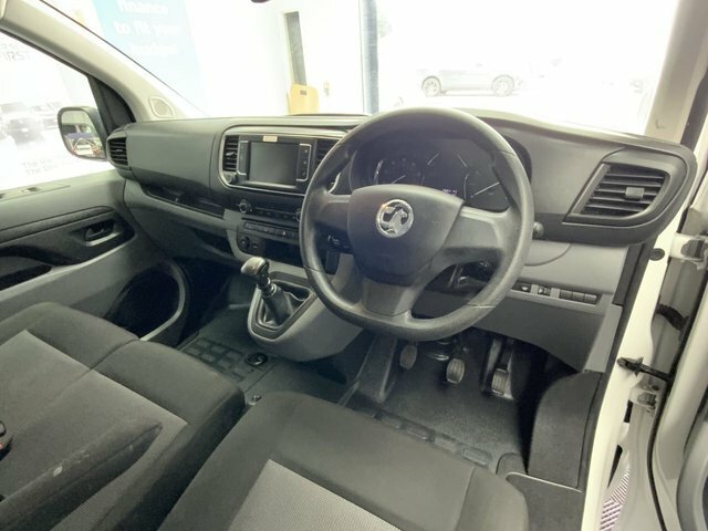 Vauxhall Vivaro 2.0 Turbo D 3100 FG22WDF White #4
