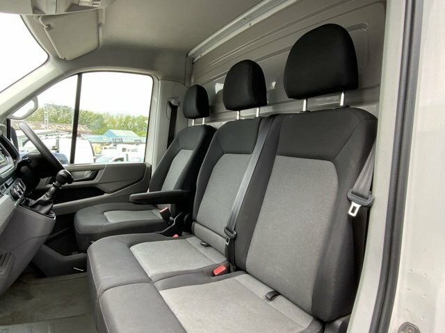 Volkswagen Crafter 2.0 Tdi Cr35 Startline YE21WJD White #4