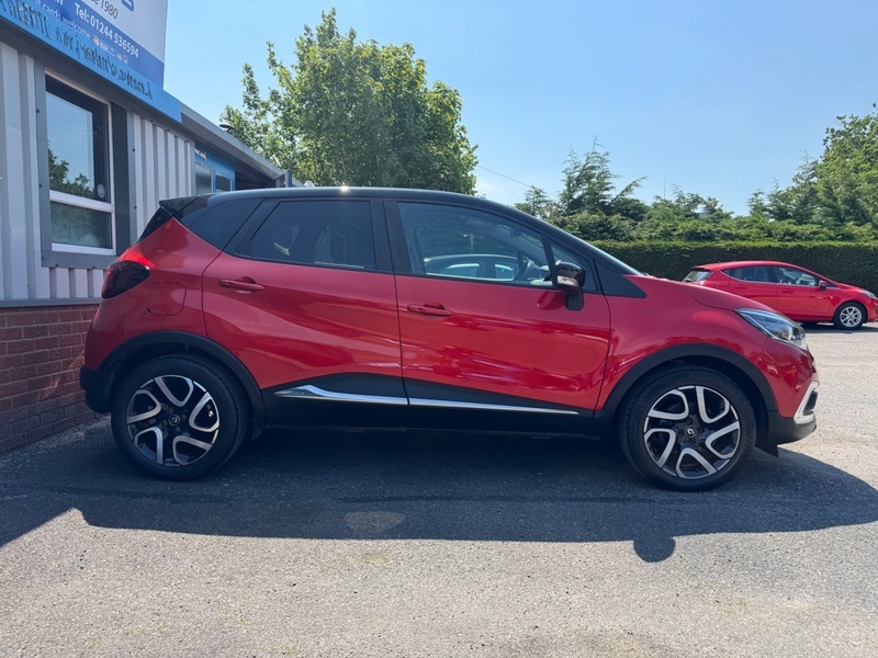 Renault Captur Iconic Dci HT19OOF Red #2