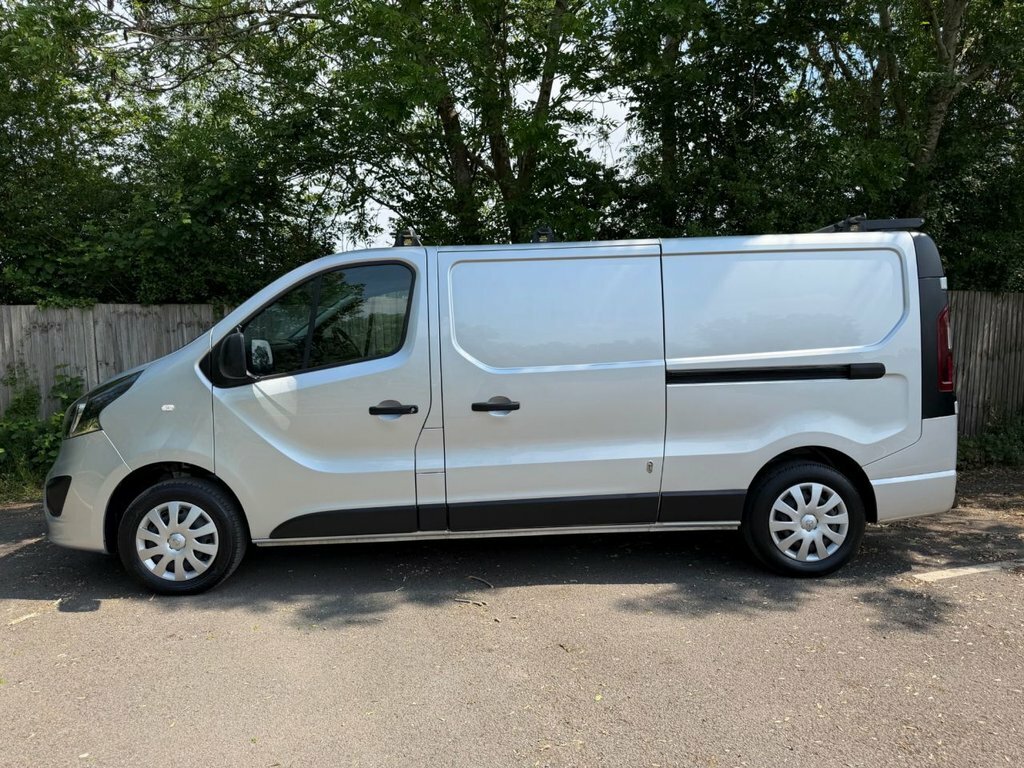 Vauxhall Vivaro 1.6L Sportive FE69EYV Silver #4