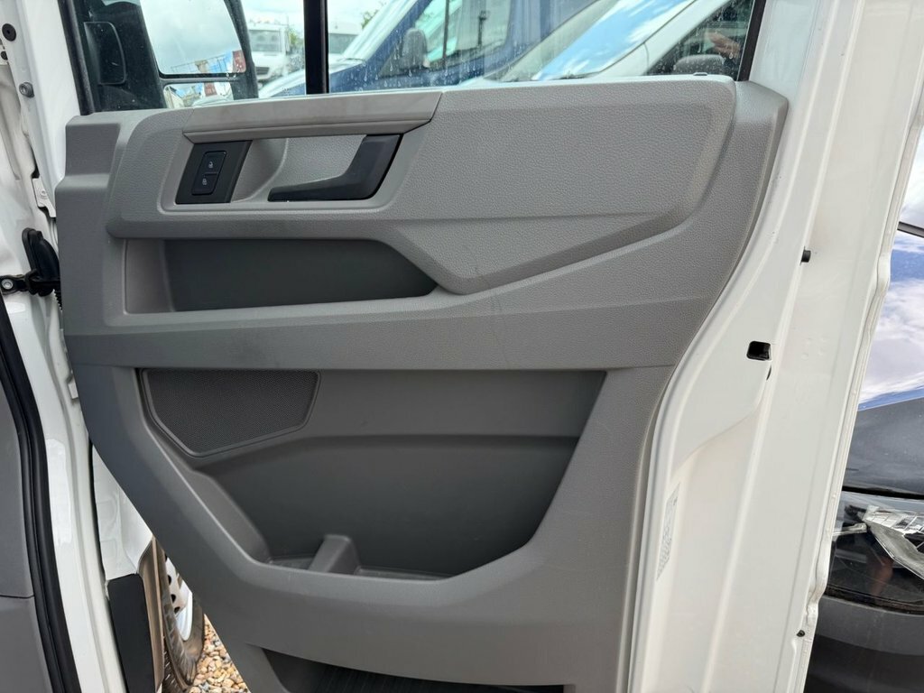 Volkswagen Crafter 2L Trendline FN72OTD White #4