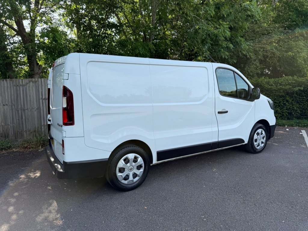 Renault Trafic 2L Business MT72HAA White #2