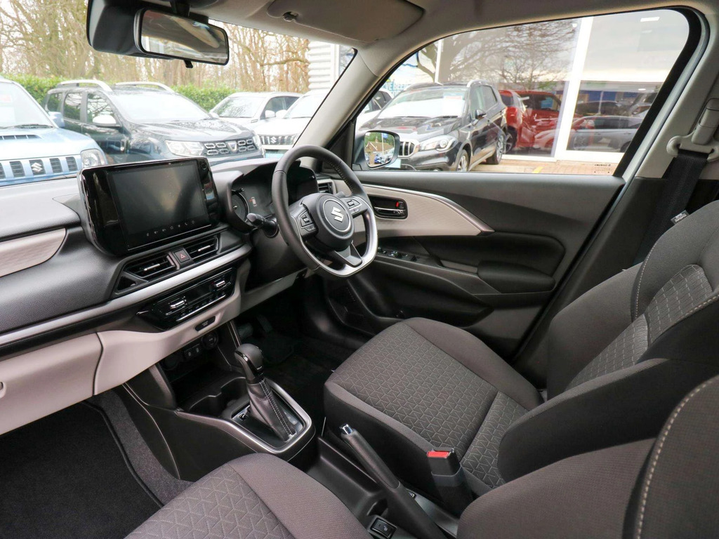 Suzuki Swift 1.2 Mild Hybrid Ultra Cvt AY75MZU White #4