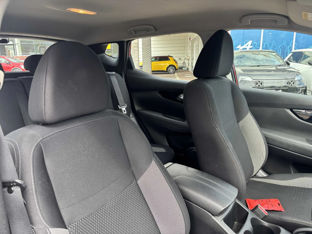 Nissan Qashqai 1.2 Dig-t Acenta Premium YJ69WTB Red #5