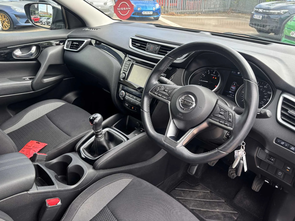 Nissan Qashqai 1.2 Dig-t Acenta Premium YJ69WTB Red #4