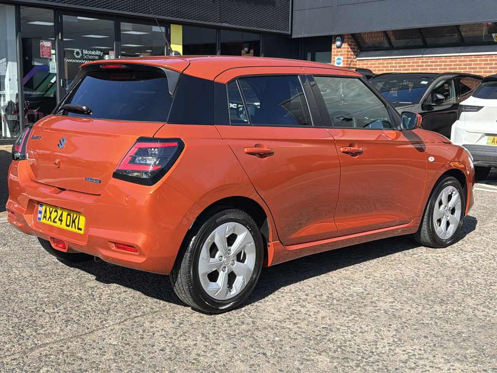 Suzuki Swift Hat 1.2 Mild Hybrid Motion AX24OKL #4