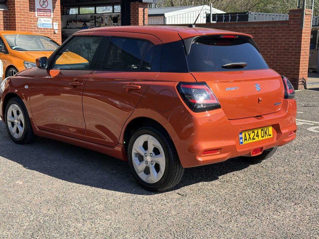 Suzuki Swift Hat 1.2 Mild Hybrid Motion AX24OKL #3