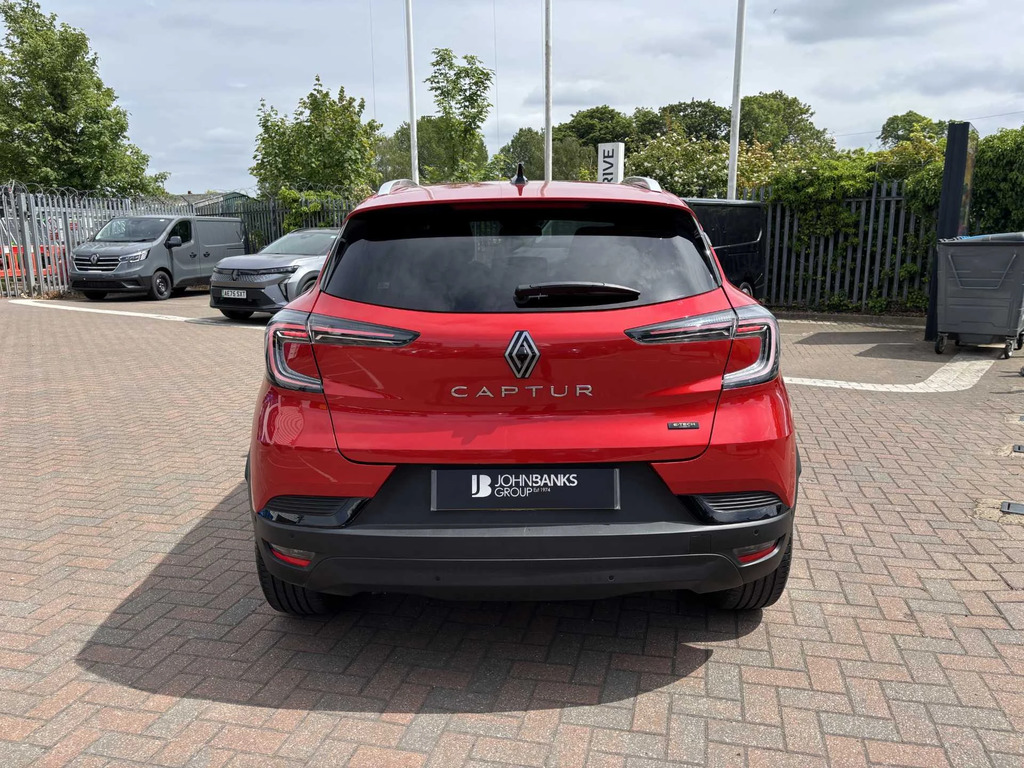 Renault Captur 1.6 E-tech Full Hybrid 145 Techno Red #3