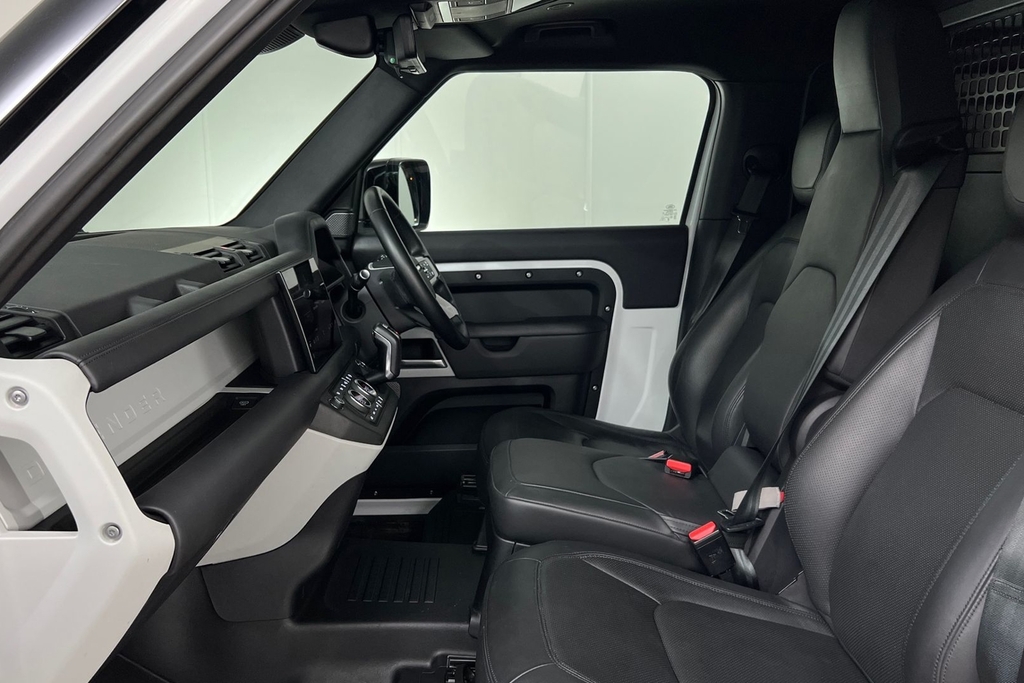 Land Rover Defender 90 D250 Hard Top Hse LF73JPP White #4