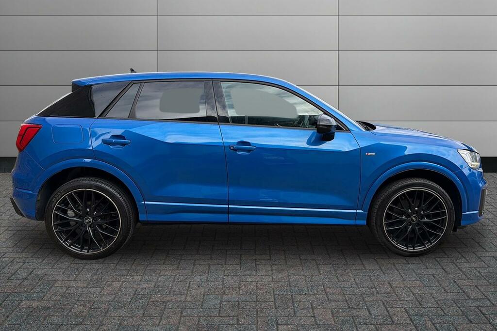 Audi Q2 35 Tfsi Black Edition S Tronic SW69BRF Blue #4