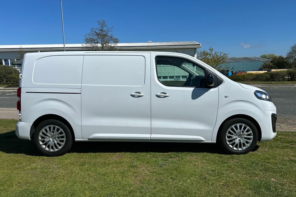 Vauxhall Vivaro 2700 1.5D 120Ps Pro H1 Van DS23OED White #4