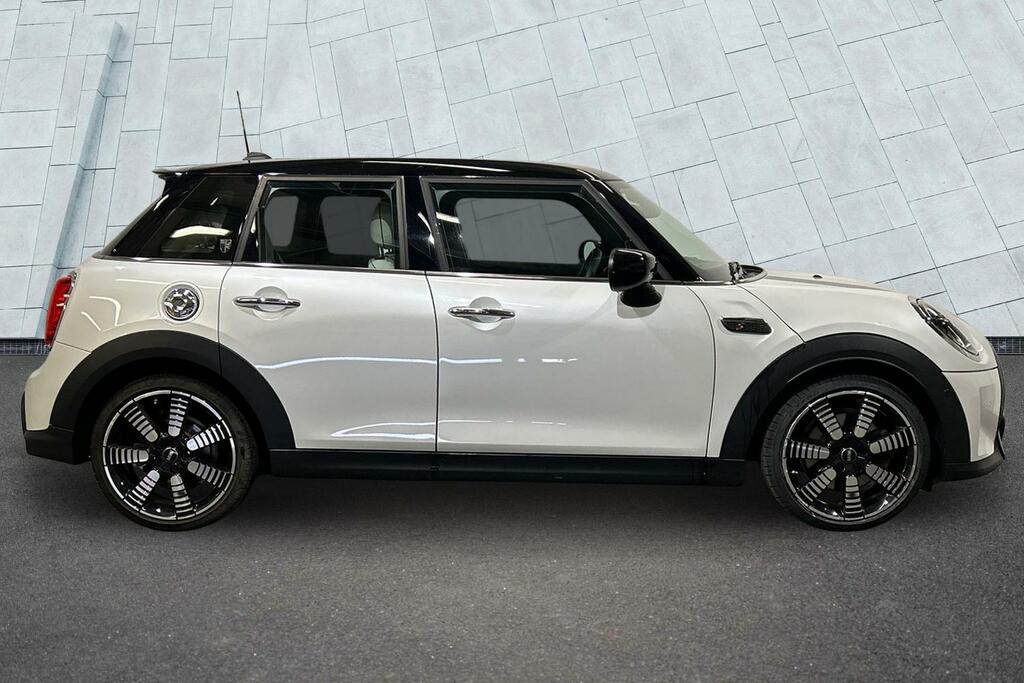 Mini Hatch 5-Door Cooper S Exclusive SW23FMC White #3