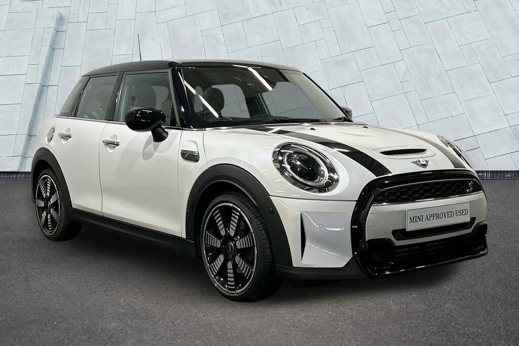 Mini Hatch 5-Door Cooper S Exclusive White