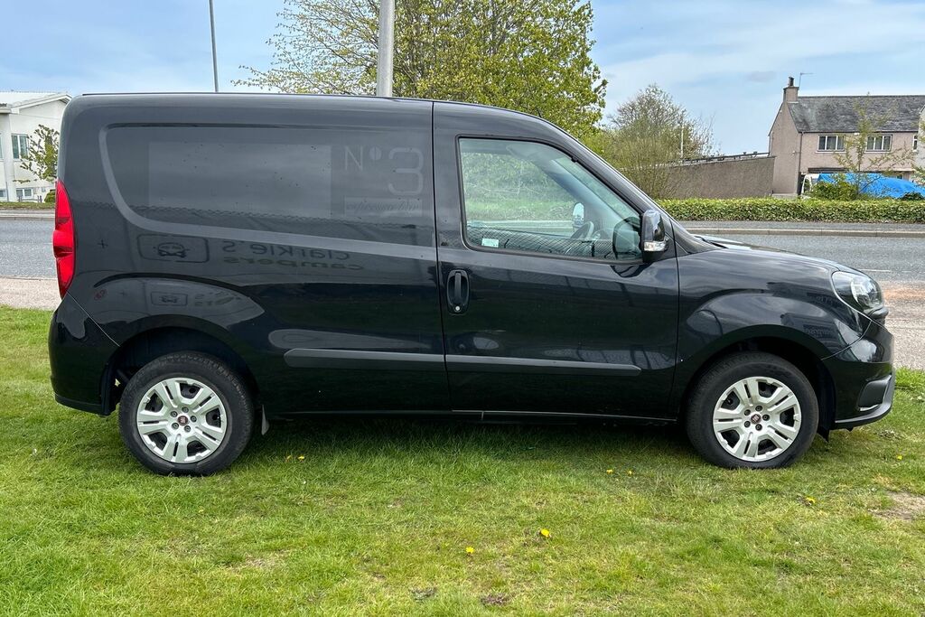 Fiat Doblo 1.3 Multijet 16V 95 Tecnico Van Start Stop Black #4
