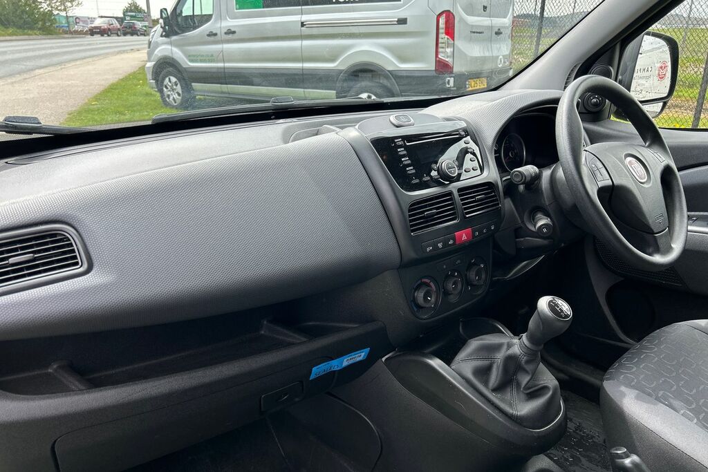 Fiat Doblo 1.3 Multijet 16V 95 Tecnico Van Start Stop Black #2