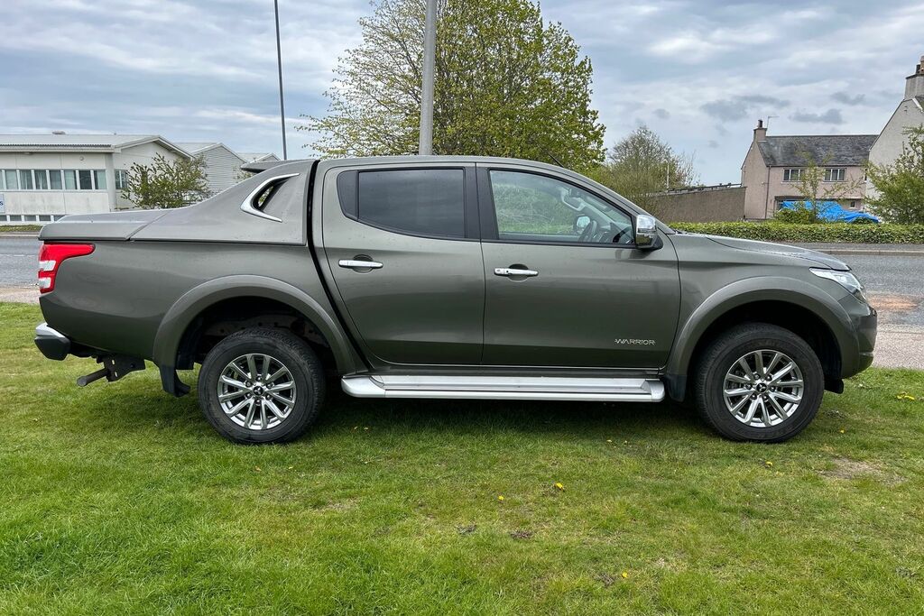 Mitsubishi L200 Double Cab Di-d 178 Warrior 4Wd Green #4