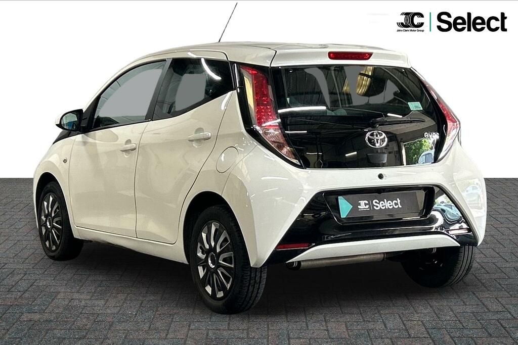 Toyota Aygo 1.0 Vvt-i X-play X-shift Euro 5 Euro 5 White #4
